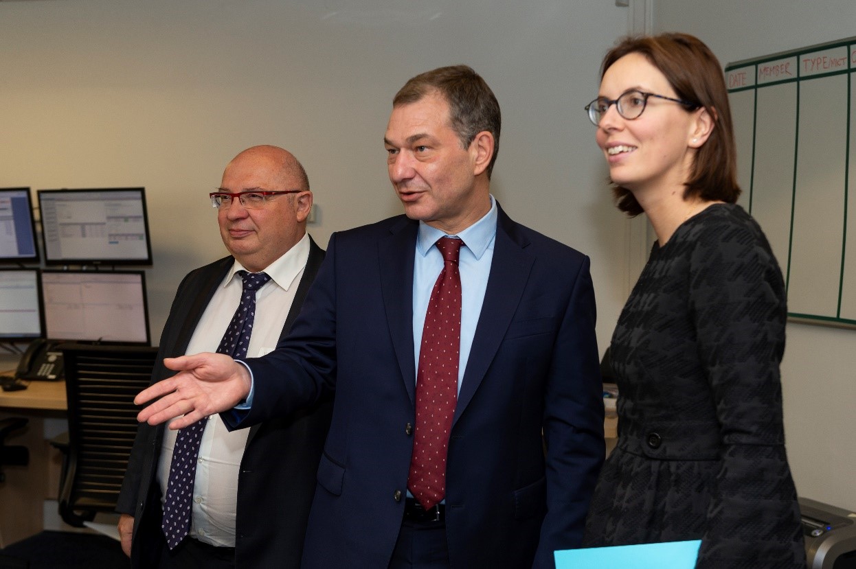François Brottes (RTE), Ralph Danielski (EPEX SPOT) and Amélie de Montchalin, Secretary of State for Foreign Affairs, in the Market Operations room of EPEX SPOT.